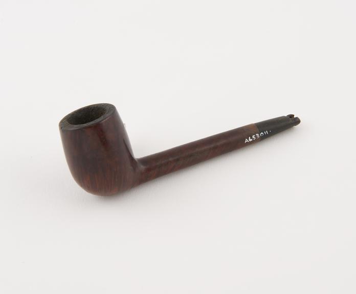 Briar tobacco pipe, short vulcanite mouthpiece