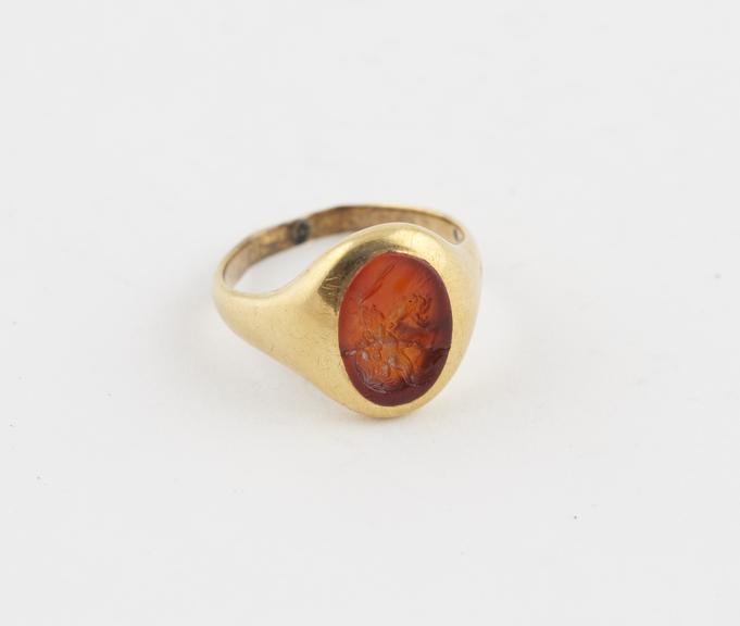 Gold finger ring with oval setting of a cornelian with an