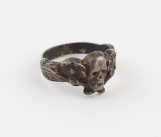 Finger ring, silver, skull and crossbones