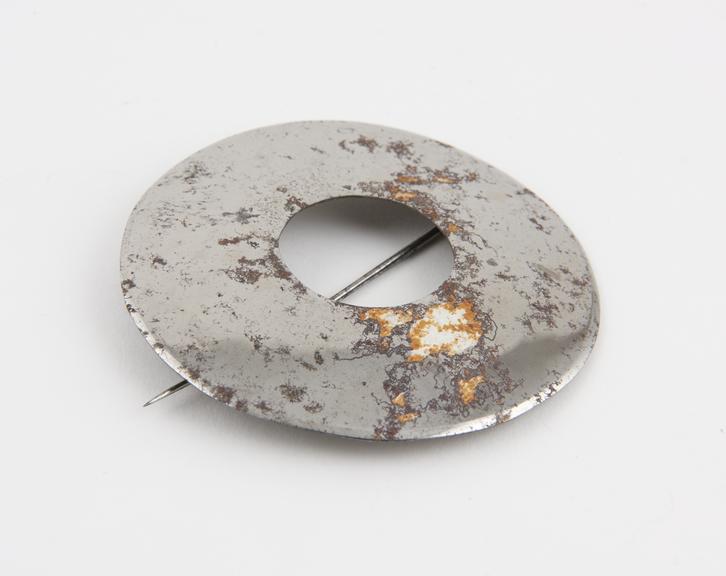 Chromium plated annular brooch, of steel with single pin