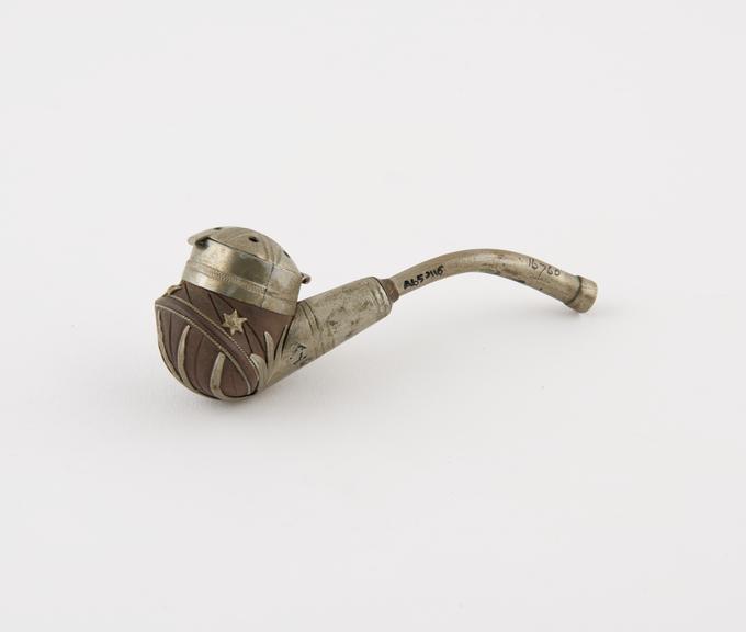 Small wood and silver allowy tobacco pipe, pierced lid