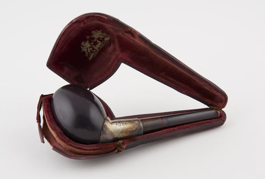 Wooden tobacco pipe in case, French