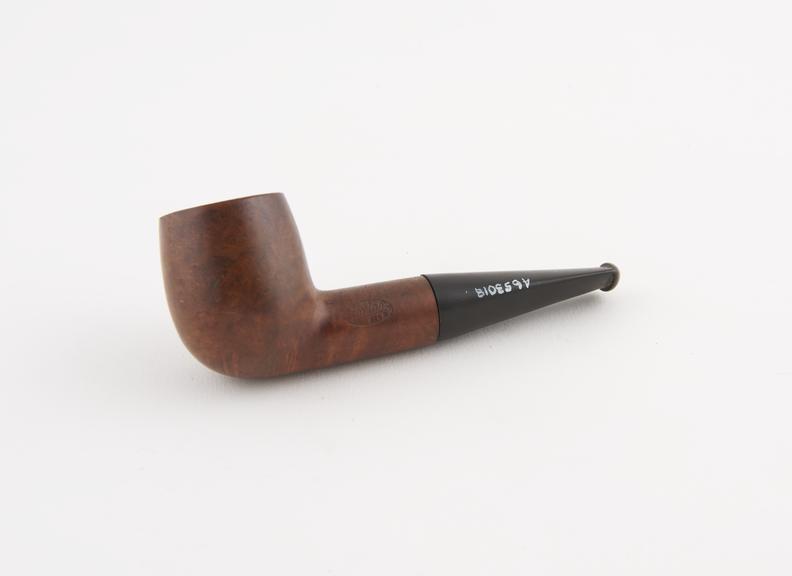 Briar tobacco pipe, short stubby bowl and stem, by Aonian