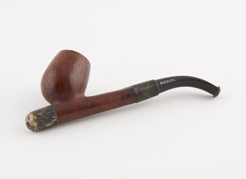 Briar tobacco pipe