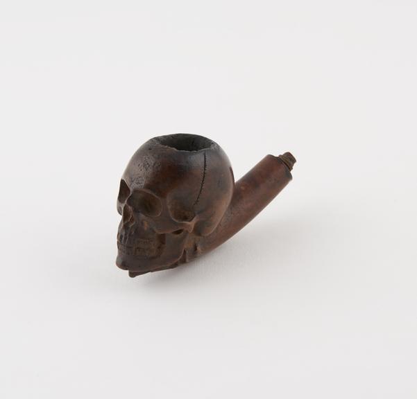 Figural briar tobacco pipe bowl carved in form of skull