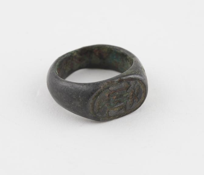 Bronze finger ring