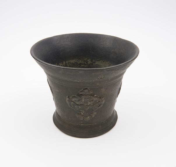 Bronze bell-shaped mortar, deep flared rim