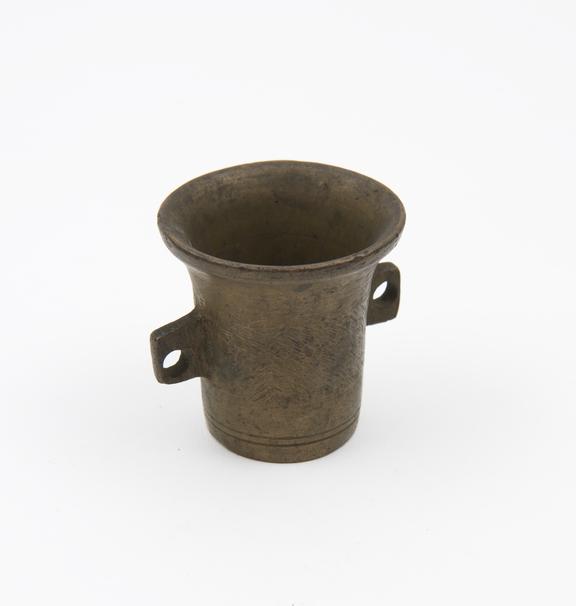 Small brass mortar, with broad waistband