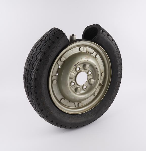 Dunlop Denovo Mini run-flat safety tyre and wheel, c