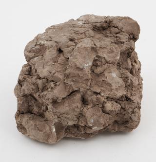 Clay lump for making red earthenware