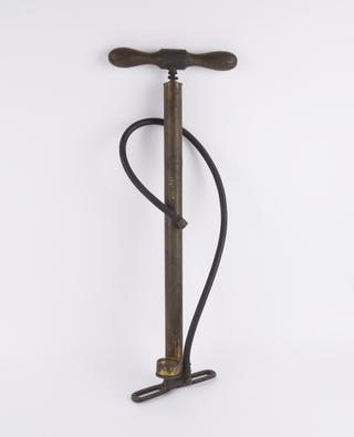 Tyre pump from Unic taxicab