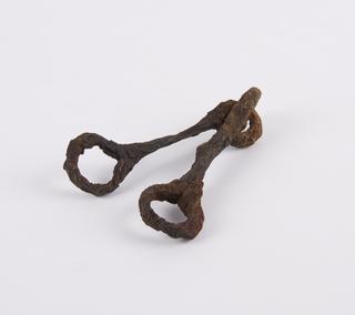 Iron snaffle bit of two links