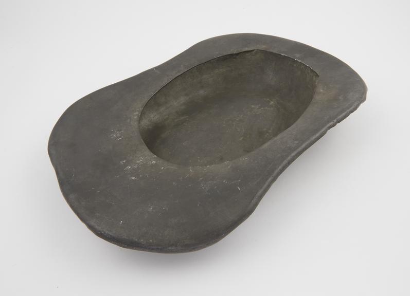 Pewter bedpan, used for accouchement, with broad flat rim