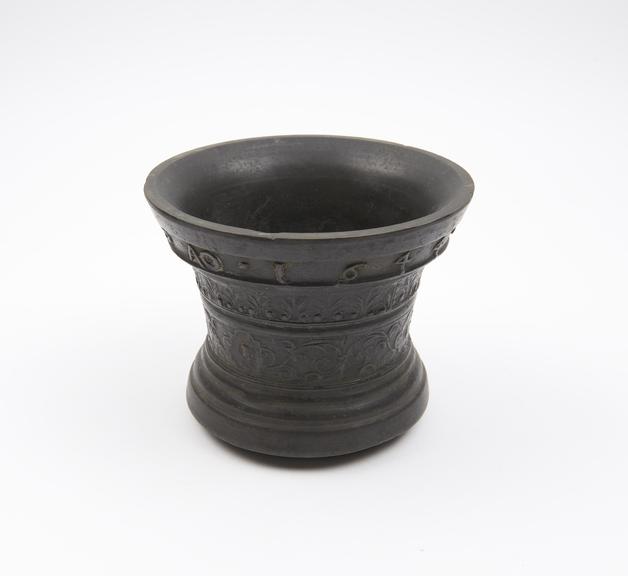 Small bell-shaped bronze mortar