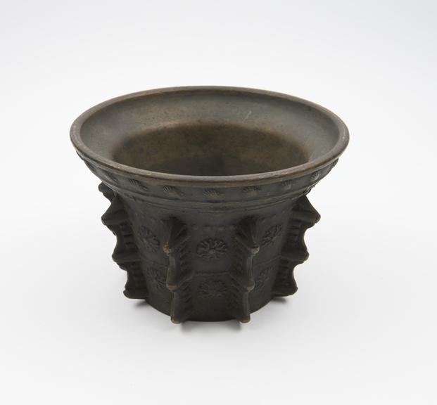 Medium sized bronze mortar, heavy slightly flared rim