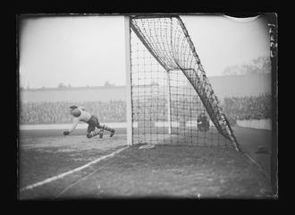 Football - England vs France, 1933