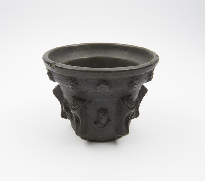 Bell shaped bronze mortar | Science Museum Group Collection