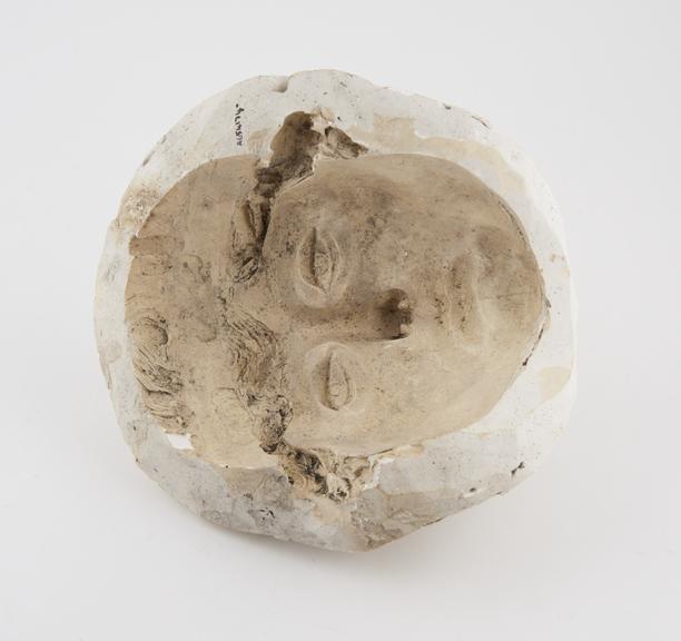 Mould of face, made of plaster, probably English, 1914-1920