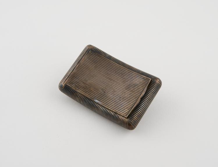 Silver snuff box, rectangular, curving up at both ends