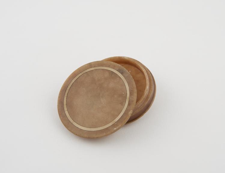 Circular marble box possibly used for snuff, detachable lid