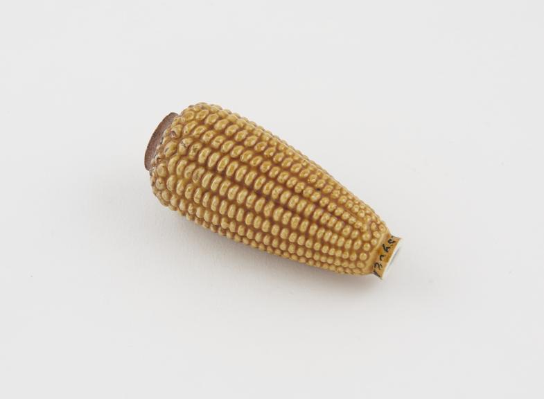 Glazed pottery snuff bottle in the form of a maize cob