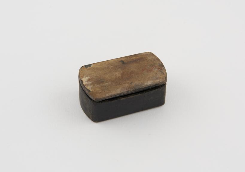 Small papier mache snuff box, rectangular with concaved ends