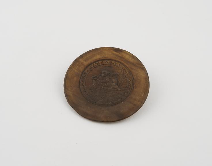 Horn snuff box lid without rim, circular