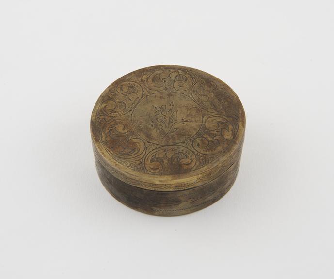 Circular silvered brass snuff box with detachable lid