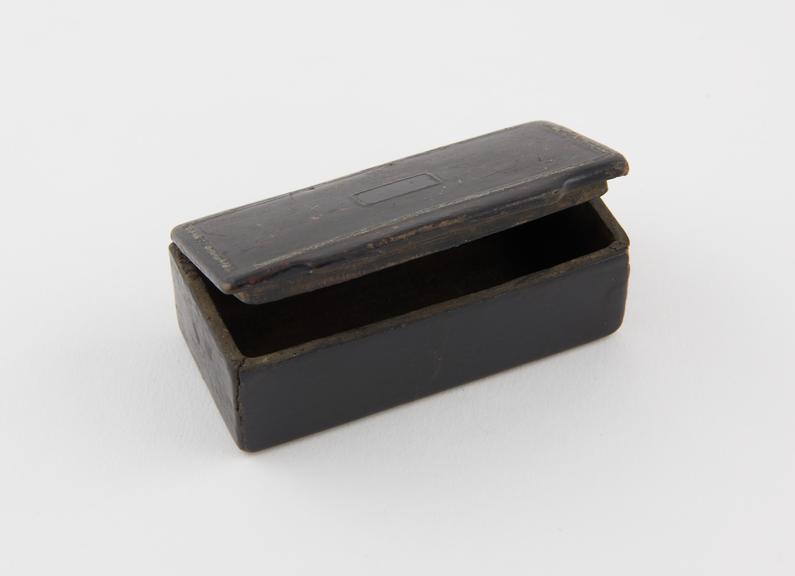 Plain papier mache snuff box, probably English, 1830-1880