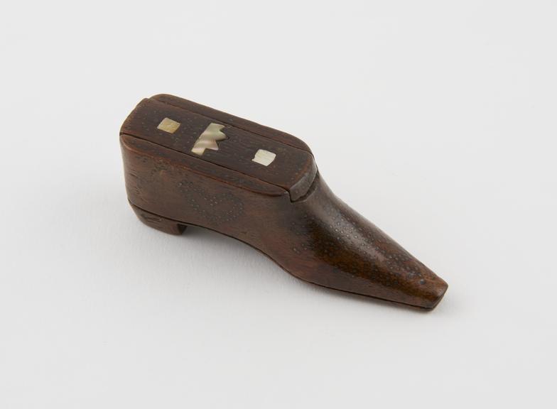 Mahogany snuff box, carved in form of left shoe