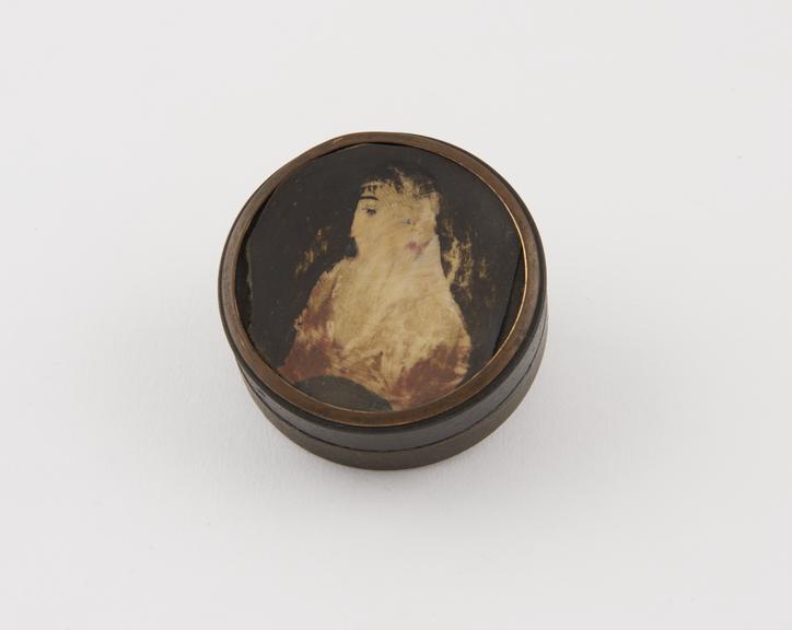 Tortoiseshell snuff box, circular, detachable lid