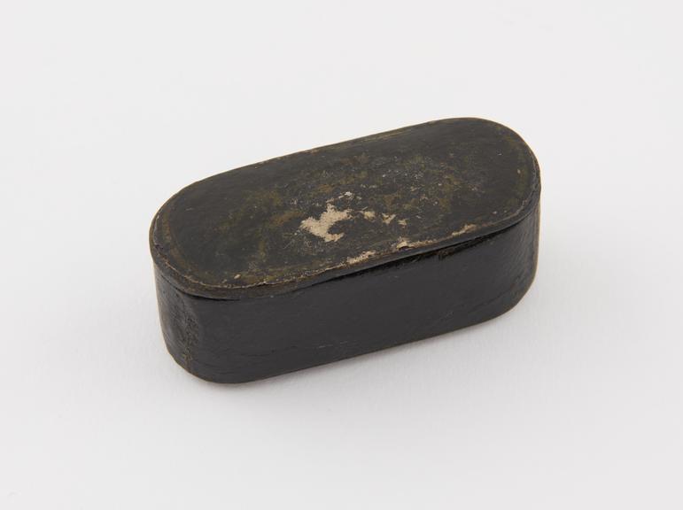 Oblong snuff box with rounded ends, papier mache