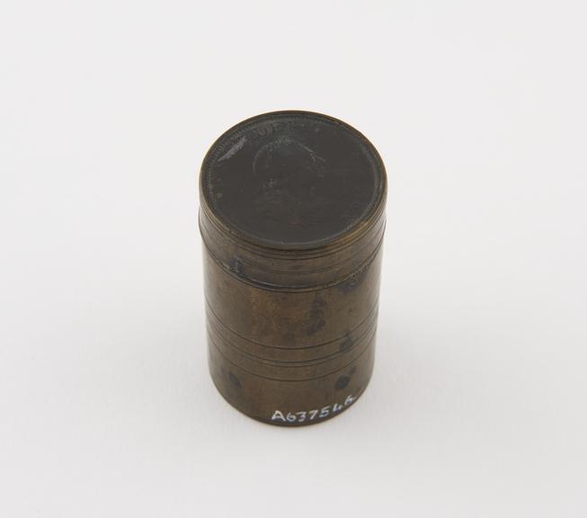 Cylindrical brass snuff box with detachable lid