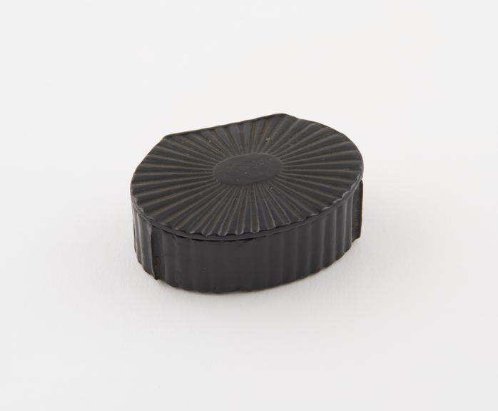 Black laquered papier mache snuff box with shell pattern