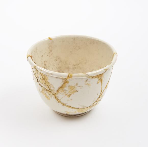 Creamware dispensing pot, 1780 to 1830