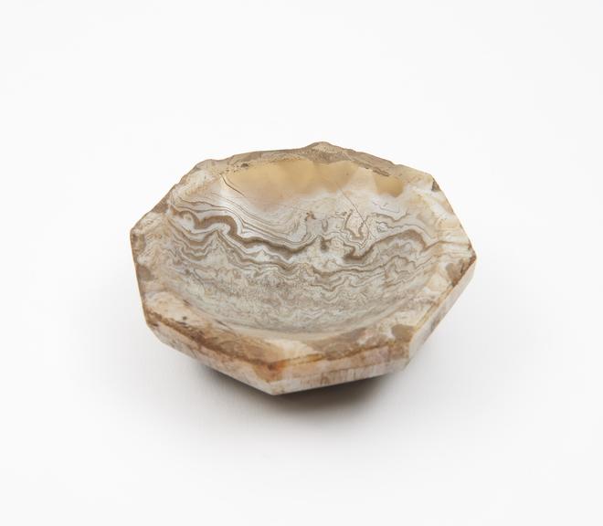 Small octagonal agate mortar, in green and white polished stone