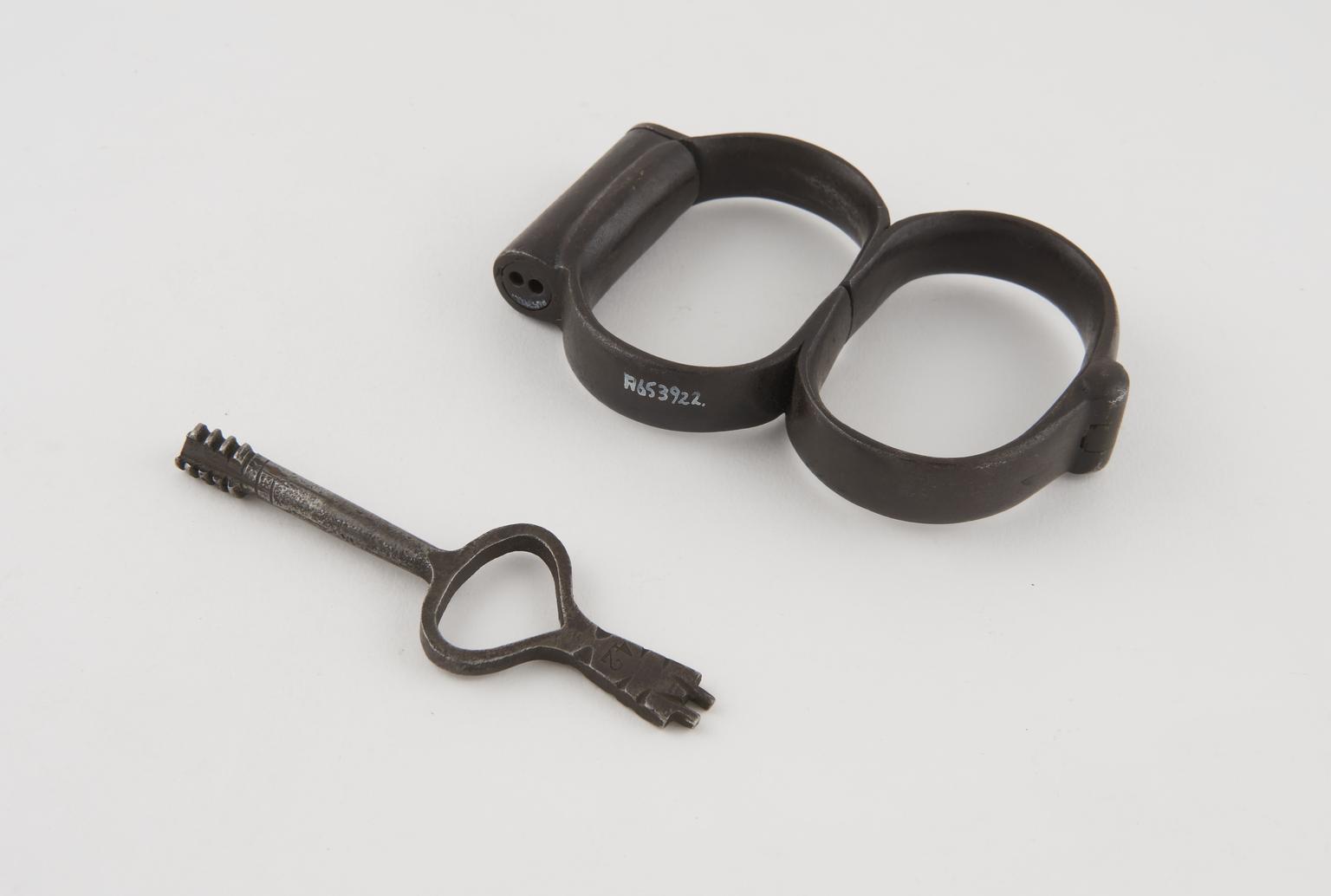 Handcuffs, size 4, with key, English, 1800-1870 | Science Museum Group ...