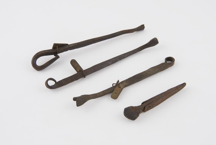 Four leg iron locking sleeves, iron, European, 1501-1800