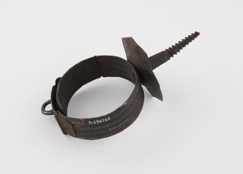 Manacle, iron, with screw fixing for wooden base