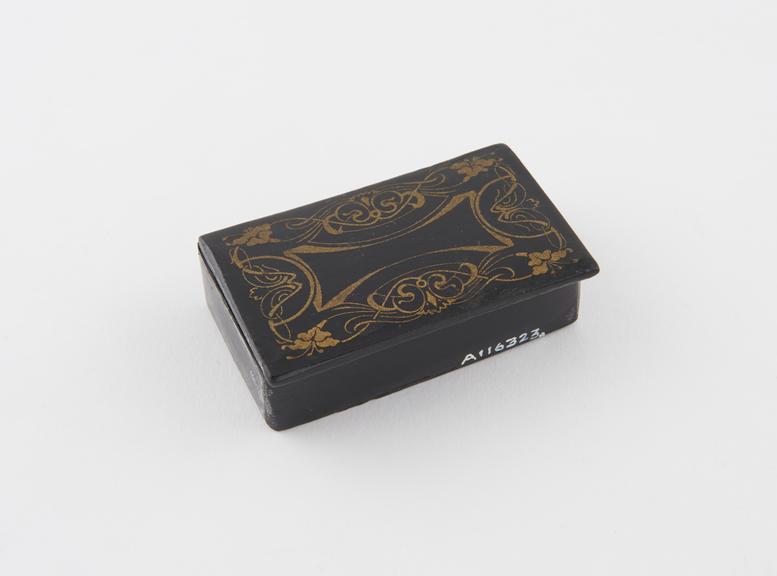 Papier-mache snuff box, rectangular