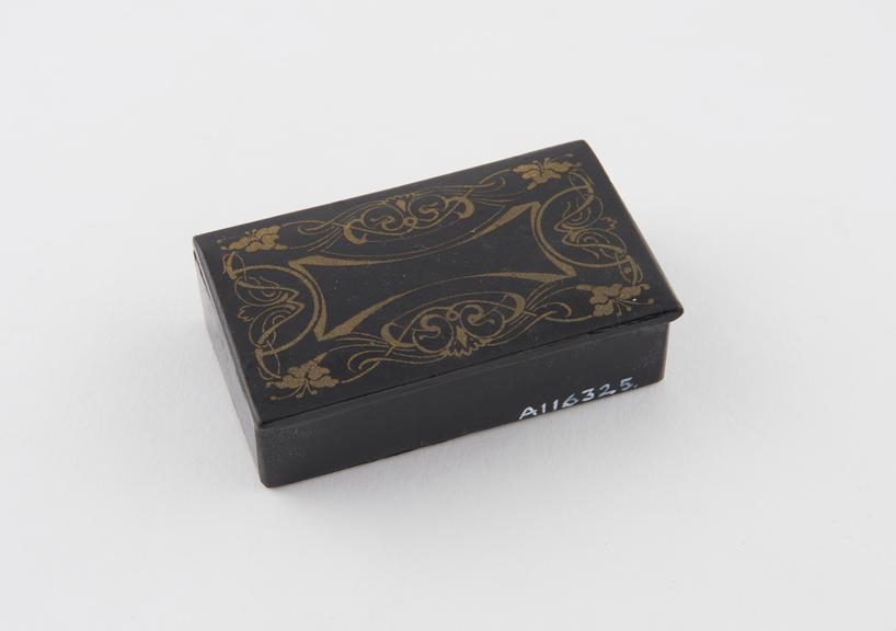 Papier-mache snuff box, rectangular