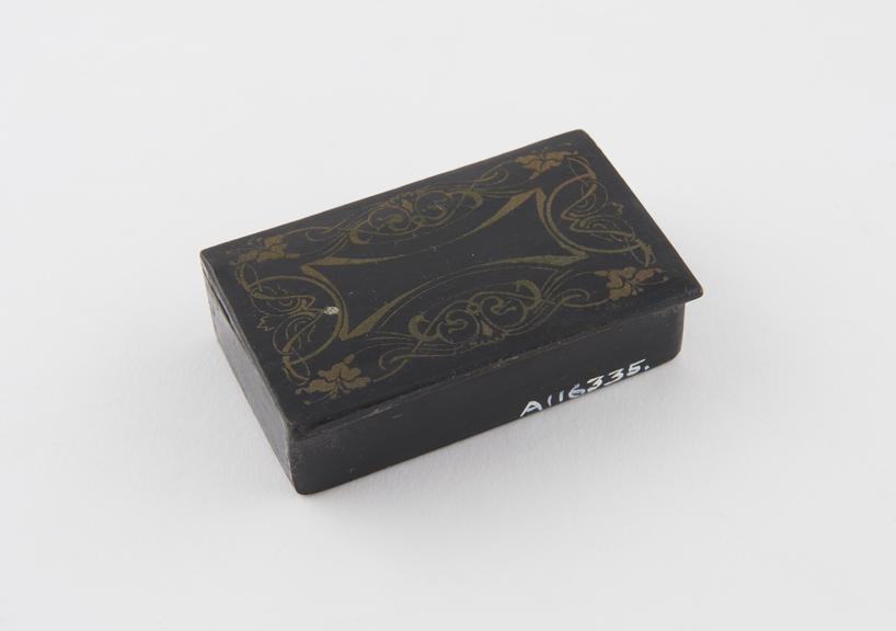 Papier-mache snuff box, rectangular