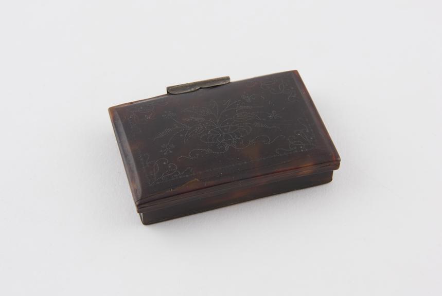 Rectangular tortoiseshell snuff box, hinge damaged