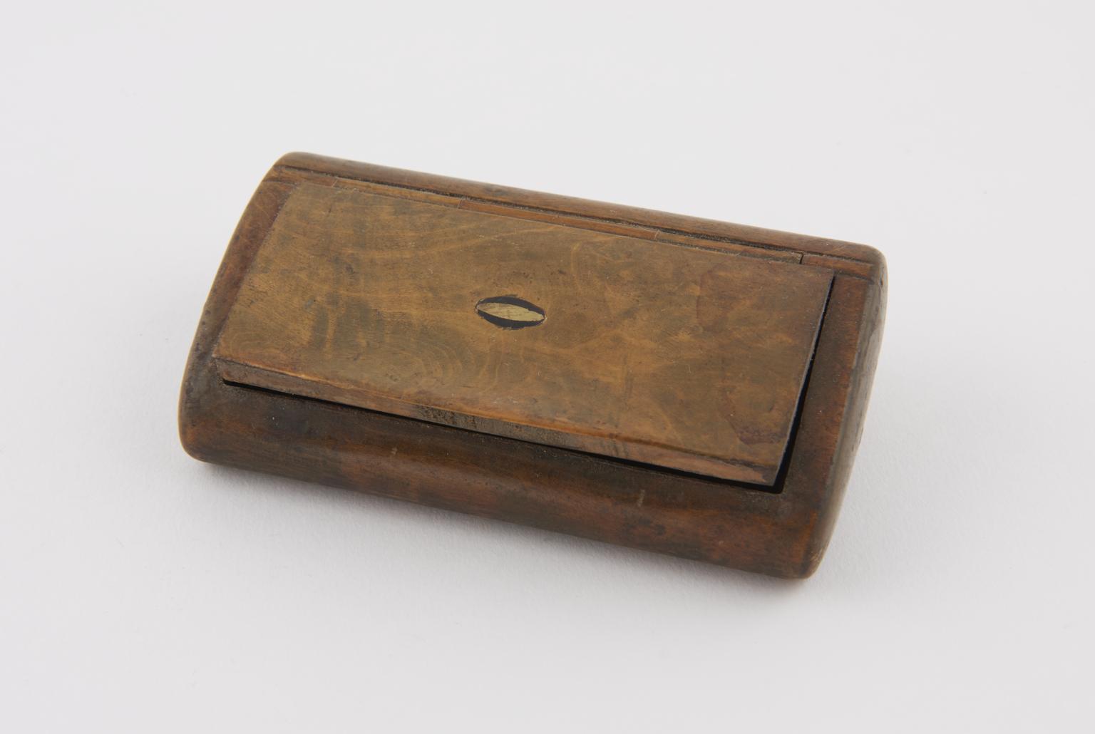 Snif Box Rectangular walnut snuff box | Science Museum Group Collection