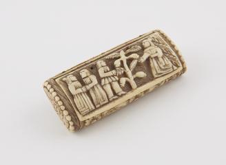 Curved ivory snuff box with hinged lid