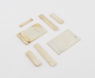 Mother of pearl snuff box