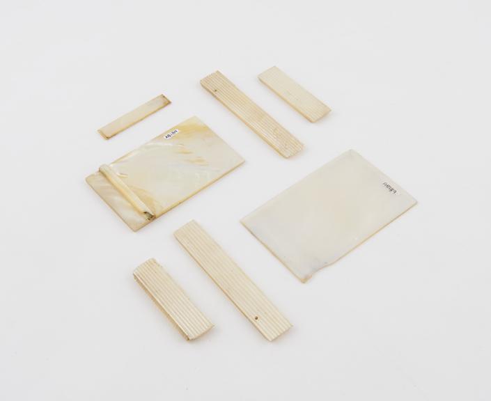 Mother of pearl snuff box, with initials in gold inlay on lid