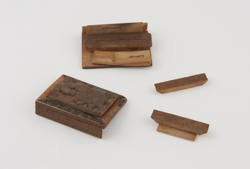 Boxwood snuff box, rectangular, broken in 8 pieces