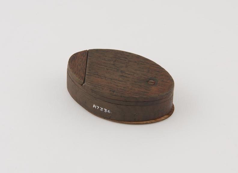 Oak snuff box in form of a puzzle