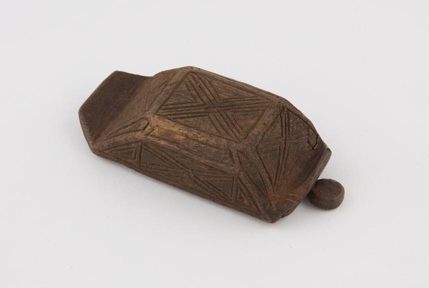 Wooden snuff box, slanting sides